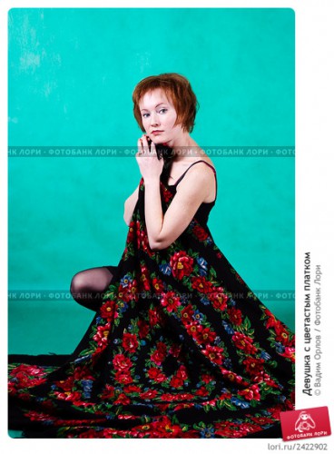 devushka-s-tsvetastym-platkom-0002422902-preview.jpg