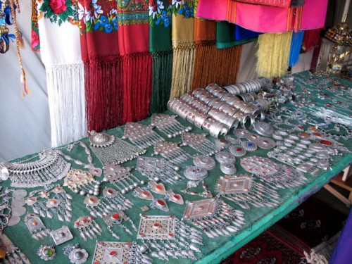 платки и украшения