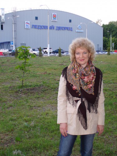 Праздник Покрова-17 (Е.Немешаева) на фоне ледового дворца в детском парке.