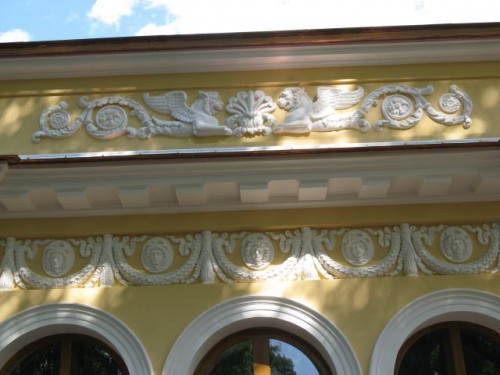 Кофейный домик(пока закрыт).