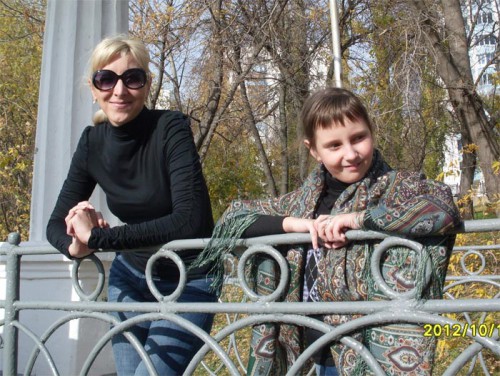 Дочки тоже любят платочки)