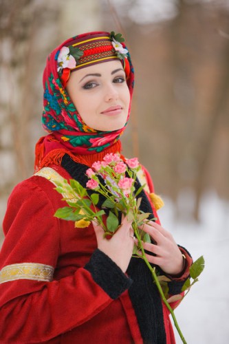 девушка в русском платке.jpg