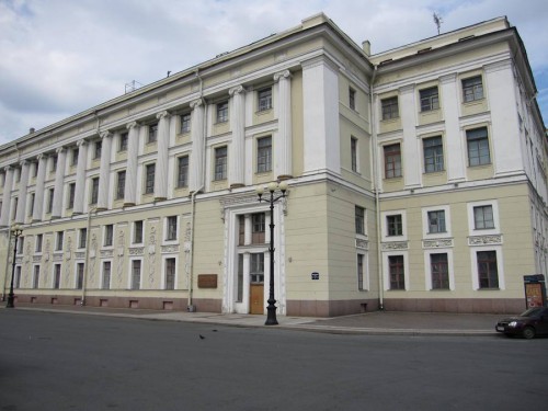 Дом с революционным прошлым на Дворцовой площади.