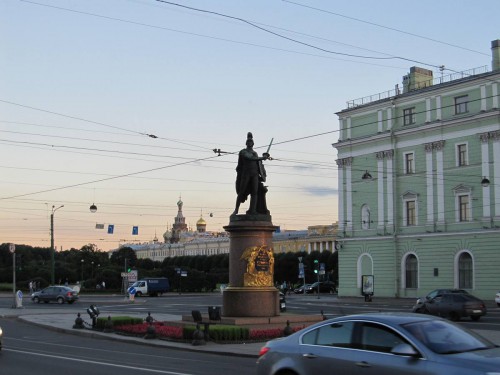 Памятник Суворову