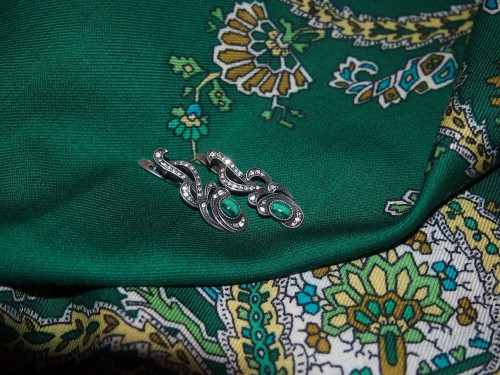 Серьги Пиренеи ? Хотелось бы знать камни у Эталон настоящие?