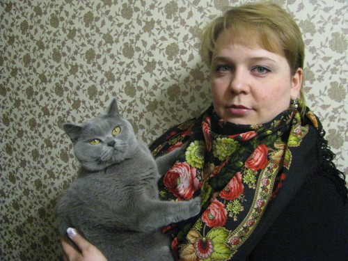 И две пары зелёных глаз.