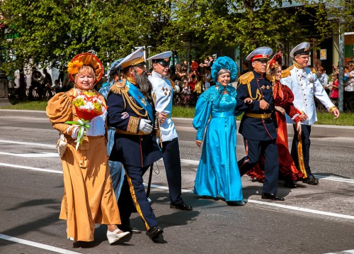 Губернатор с семейством