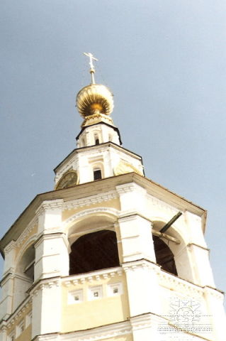 Золоченный купол звонницы