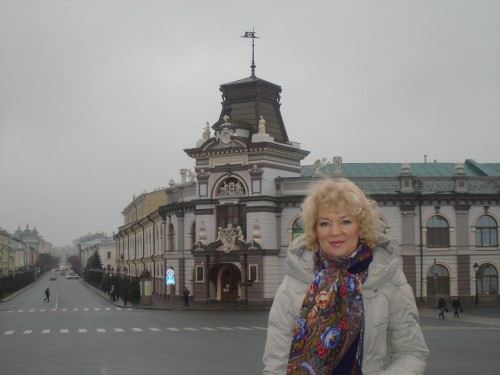 &quot;Счастливица&quot; 1122-15 (В.Фадеева) на фоне НМРТ и улицы Кремлёвской...