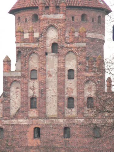 башня крупнее