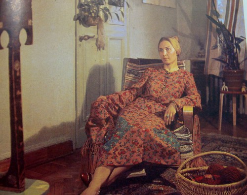 подпись из книги:&quot;Платье и шаль из набивного кашемира л.Телегина 1971 г.&quot;