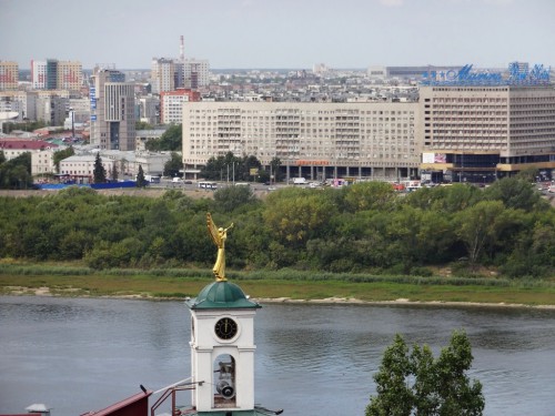 Колокольня Благовещенского монастыря и площадь Ленина