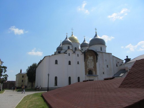 &quot;Магдебургские врата&quot; не видны за крышей на переднем плане