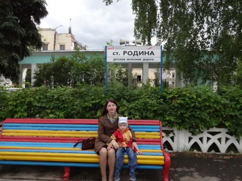 В июне пассажиров очень много, т.к. организованно приводят детей из школьных лагерей.